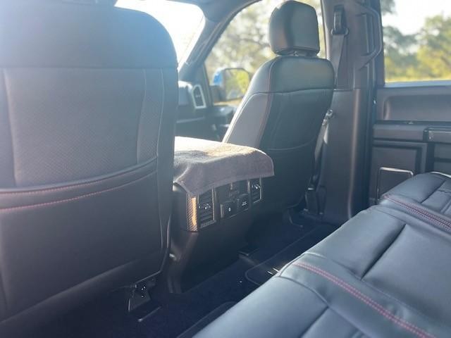 Ford F-150 Vehicle Full-screen Gallery Image 25