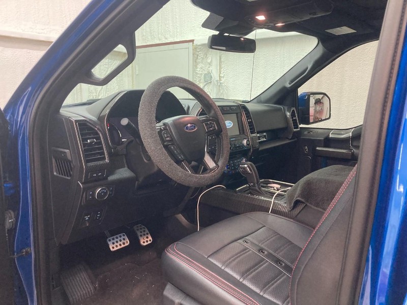 Ford F-150 Vehicle Full-screen Gallery Image 06