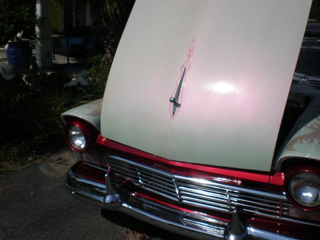 Ford Fairlane Vehicle Full-screen Gallery Image 02