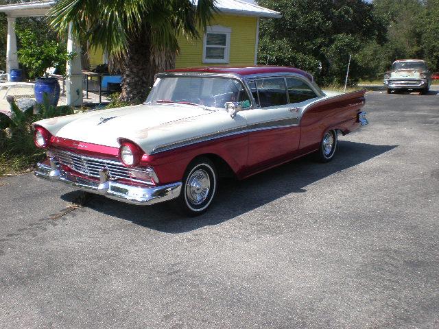 Ford Fairlane Vehicle Full-screen Gallery Image 06