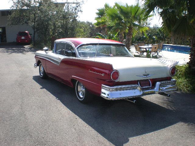 Ford Fairlane Vehicle Full-screen Gallery Image 08