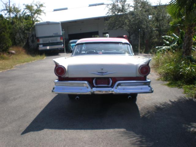 Ford Fairlane Vehicle Full-screen Gallery Image 09
