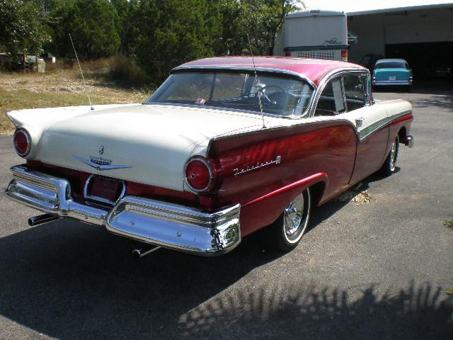 Ford Fairlane Vehicle Full-screen Gallery Image 10