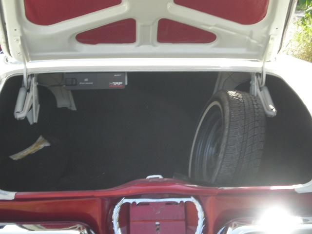 Ford Fairlane Vehicle Full-screen Gallery Image 15