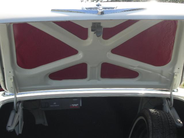 Ford Fairlane Vehicle Full-screen Gallery Image 16