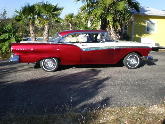 Ford Fairlane Vehicle Full-screen Gallery Image 18