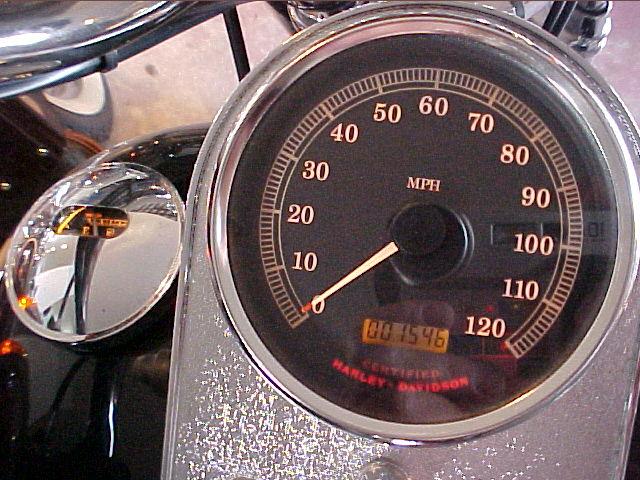 Harley-Davidson FLSTS Heritage Springer Vehicle Full-screen Gallery Image 02