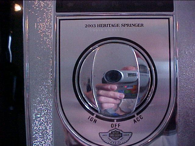 Harley-Davidson FLSTS Heritage Springer Vehicle Full-screen Gallery Image 03