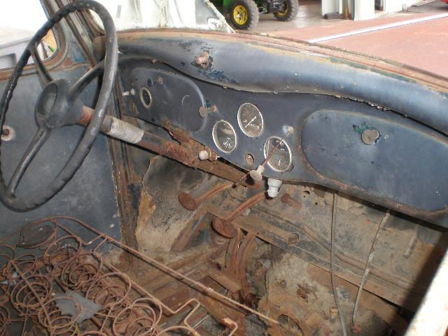 Dodge Half Ton Short Bed Pickup Truck Vehicle Full-screen Gallery Image 06