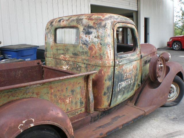 Dodge Half Ton Short Bed Pickup Truck Vehicle Full-screen Gallery Image 07