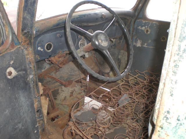 Dodge Half Ton Short Bed Pickup Truck Vehicle Full-screen Gallery Image 09