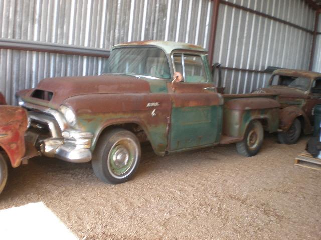 GMC Big Window Short Bed Vehicle Full-screen Gallery Image 05