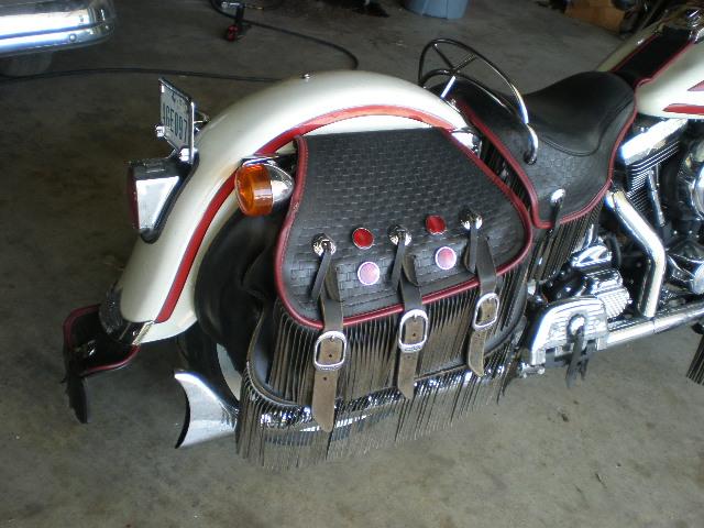 Harley-Davidson FLSTS Heritage Springer Vehicle Full-screen Gallery Image 03