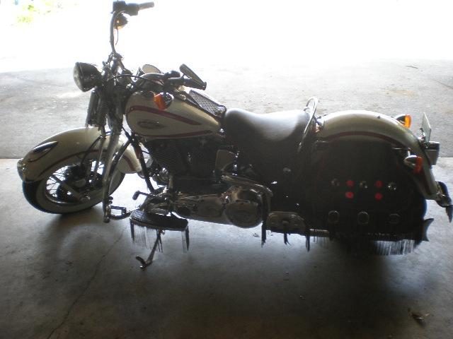 Harley-Davidson FLSTS Heritage Springer Vehicle Full-screen Gallery Image 04