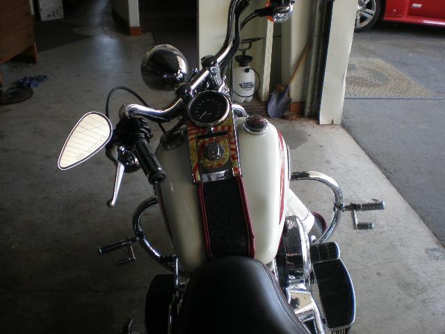 Harley-Davidson FLSTS Heritage Springer Vehicle Full-screen Gallery Image 08