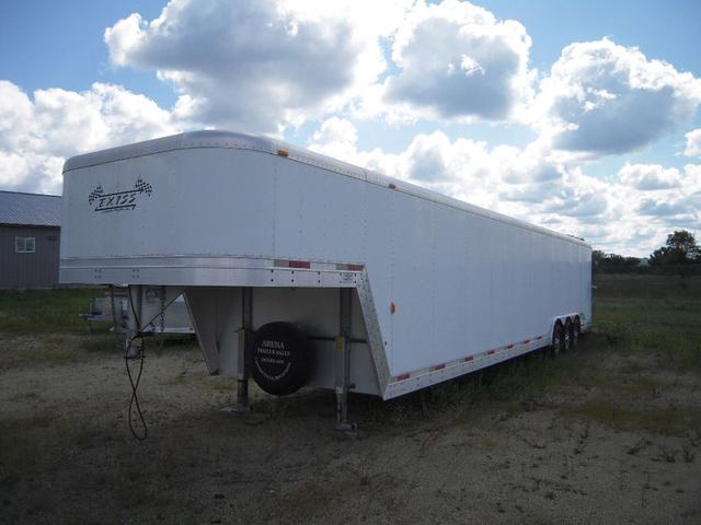 Exiss Featherlite 840 Motorsport Vehicle Full-screen Gallery Image 04