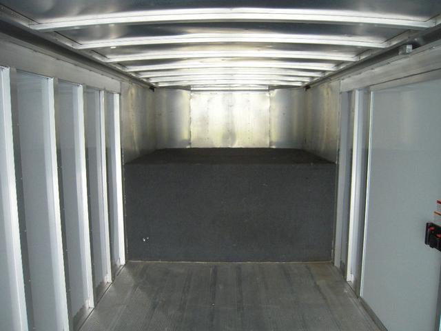 Exiss Featherlite 840 Motorsport Vehicle Full-screen Gallery Image 14