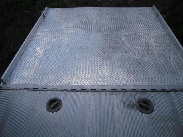 Exiss Featherlite 840 Motorsport Vehicle Full-screen Gallery Image 17