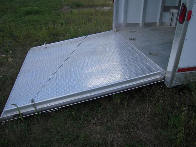 Exiss Featherlite 840 Motorsport Vehicle Full-screen Gallery Image 18