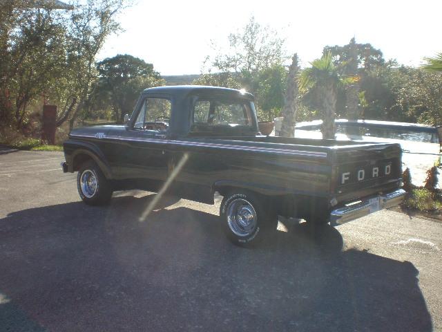 Ford F-100 Vehicle Full-screen Gallery Image 03