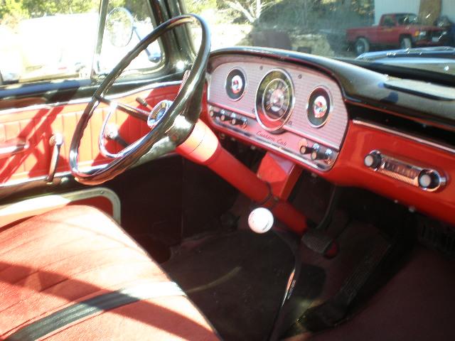 Ford F-100 Vehicle Full-screen Gallery Image 06