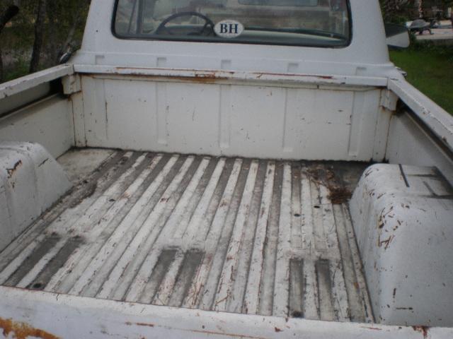 Ford F-100 Vehicle Full-screen Gallery Image 05