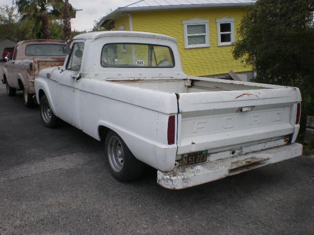 Ford F-100 Vehicle Full-screen Gallery Image 07