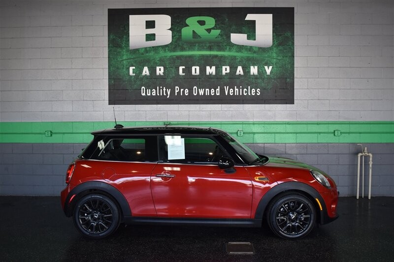 MINI Cooper Hardtop Vehicle Full-screen Gallery Image 05