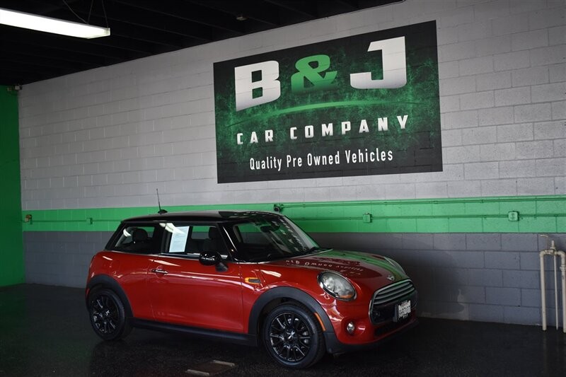 MINI Cooper Hardtop Vehicle Full-screen Gallery Image 06
