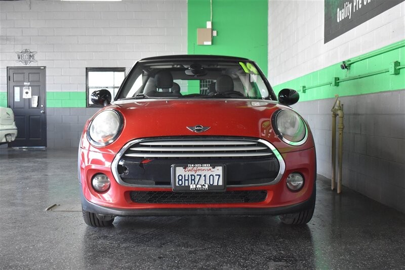 MINI Cooper Hardtop Vehicle Full-screen Gallery Image 09