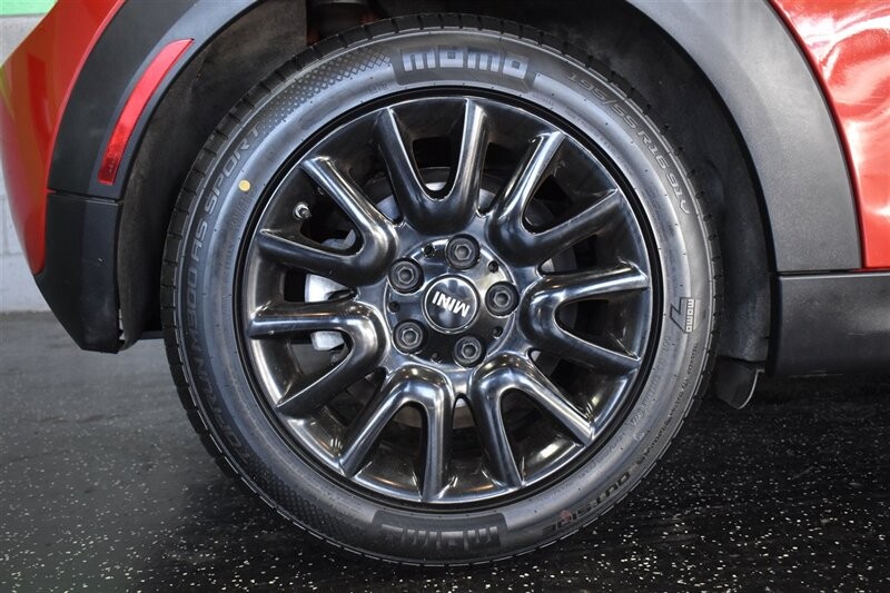 MINI Cooper Hardtop Vehicle Full-screen Gallery Image 15