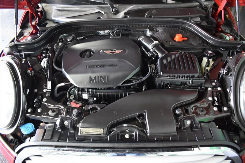 MINI Cooper Hardtop Vehicle Full-screen Gallery Image 16