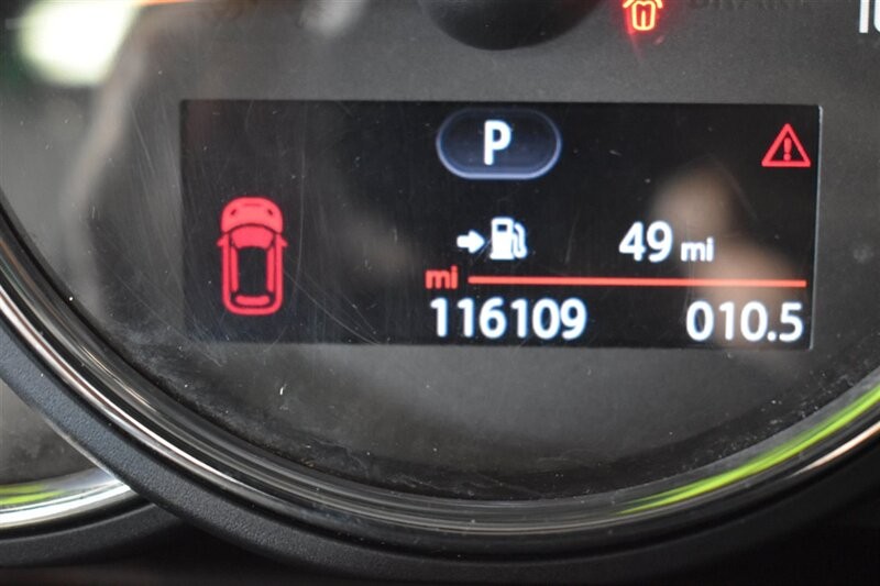 MINI Cooper Hardtop Vehicle Full-screen Gallery Image 24