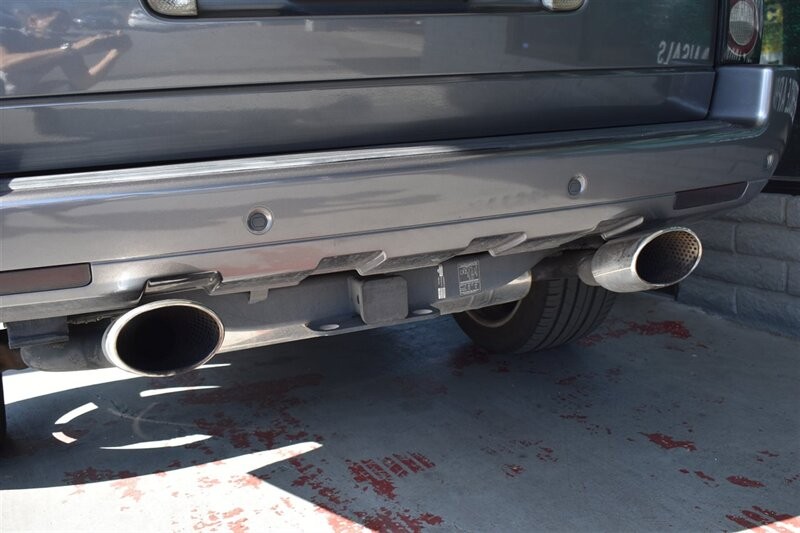 Land Rover Range Rover Vehicle Full-screen Gallery Image 17