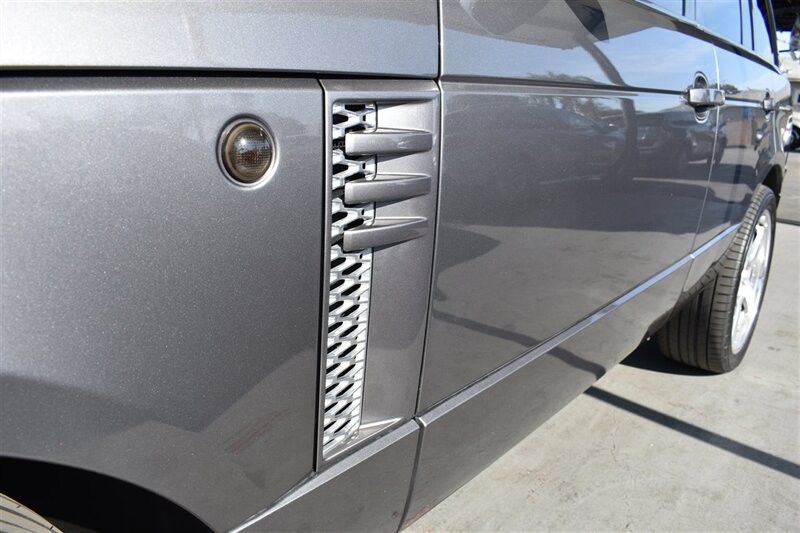 Land Rover Range Rover Vehicle Full-screen Gallery Image 18