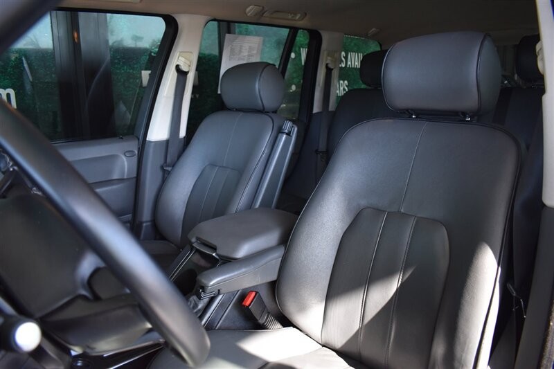 Land Rover Range Rover Vehicle Full-screen Gallery Image 23