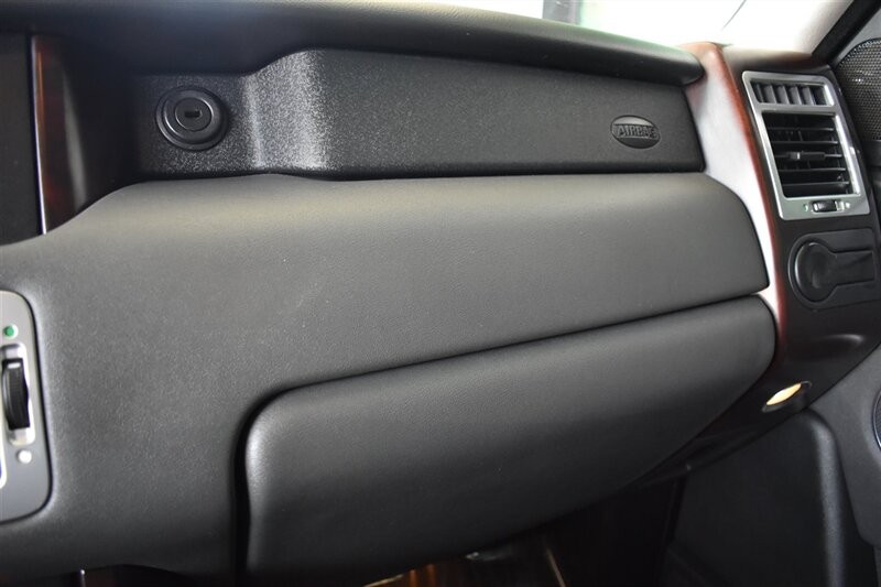 Land Rover Range Rover Vehicle Full-screen Gallery Image 28