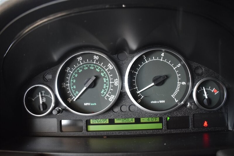 Land Rover Range Rover Vehicle Full-screen Gallery Image 30