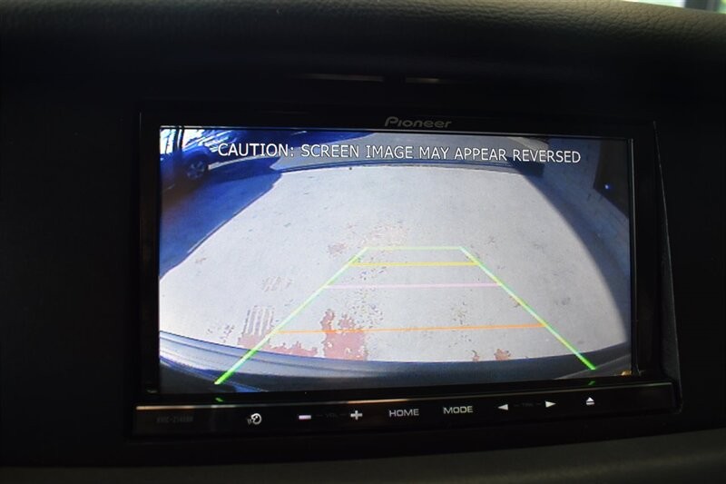 Land Rover Range Rover Vehicle Full-screen Gallery Image 32