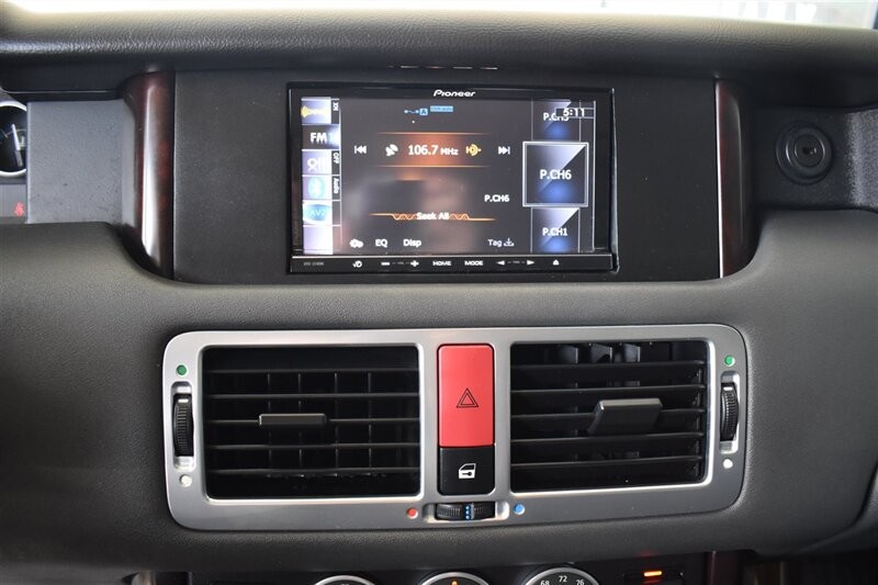 Land Rover Range Rover Vehicle Full-screen Gallery Image 33