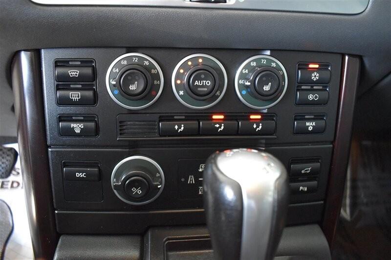 Land Rover Range Rover Vehicle Full-screen Gallery Image 34