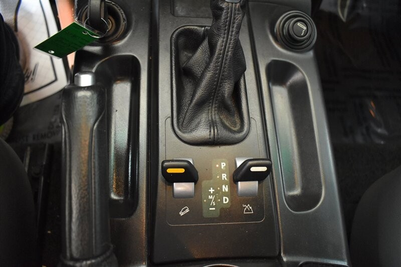 Land Rover Range Rover Vehicle Full-screen Gallery Image 35