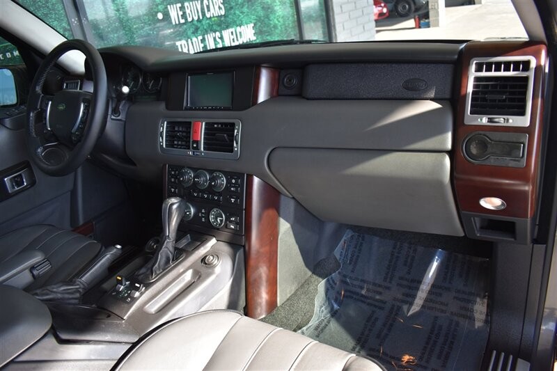 Land Rover Range Rover Vehicle Full-screen Gallery Image 39