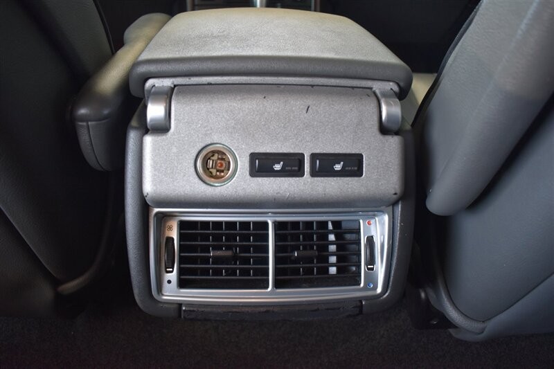 Land Rover Range Rover Vehicle Full-screen Gallery Image 43