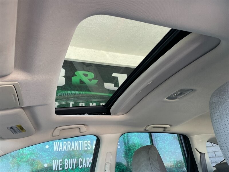 Honda CR-V Vehicle Full-screen Gallery Image 17