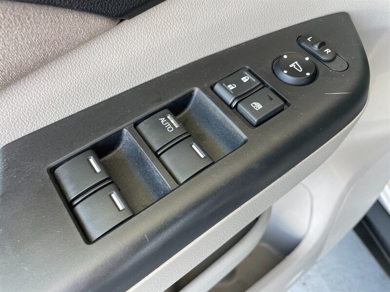 Honda CR-V Vehicle Full-screen Gallery Image 22