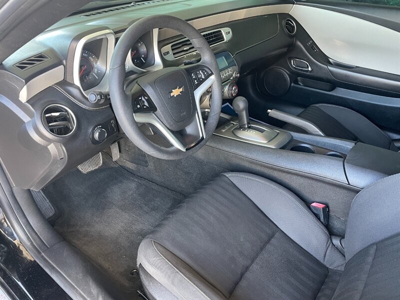 Chevrolet Camaro Vehicle Full-screen Gallery Image 16