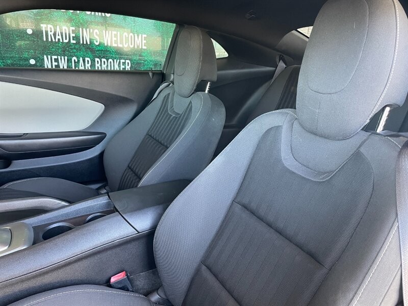 Chevrolet Camaro Vehicle Full-screen Gallery Image 18