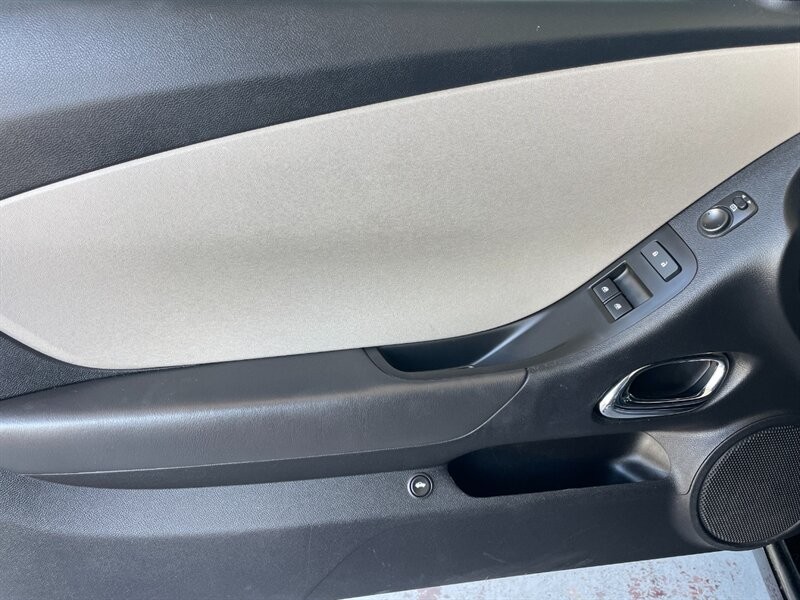 Chevrolet Camaro Vehicle Full-screen Gallery Image 19