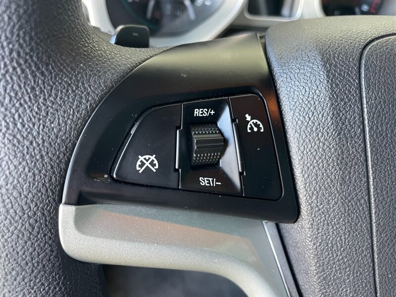 Chevrolet Camaro Vehicle Full-screen Gallery Image 22